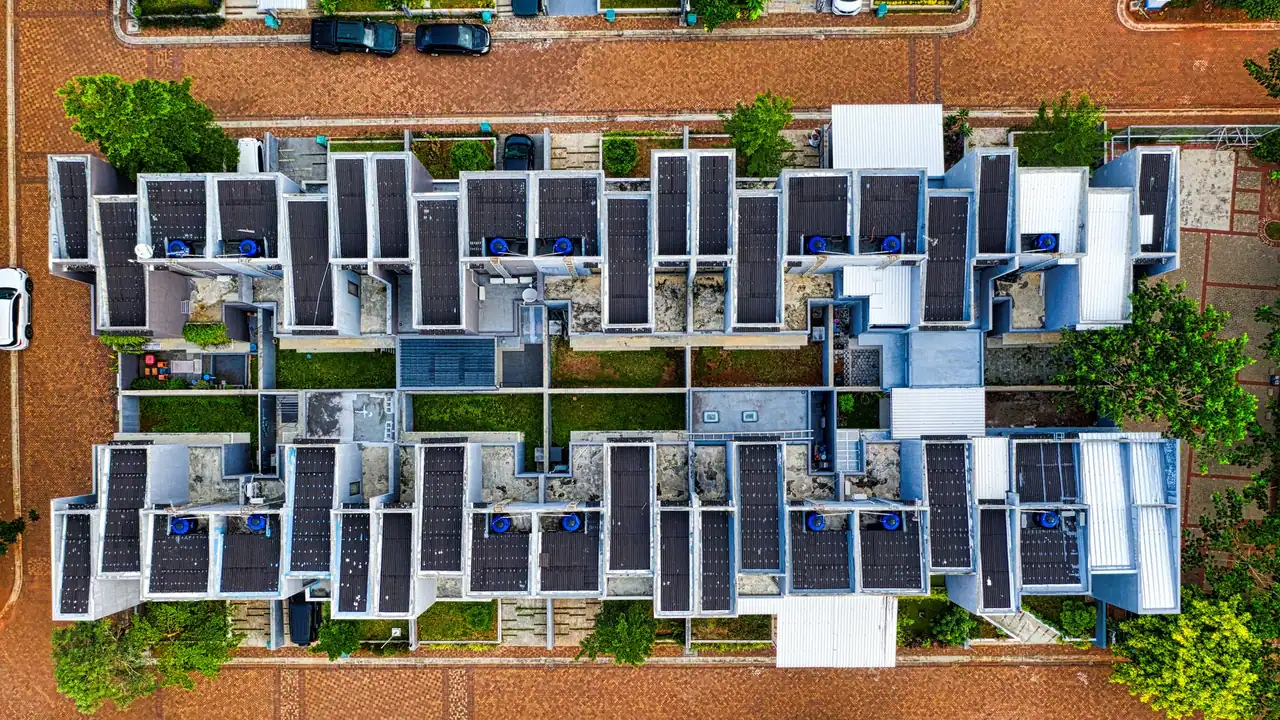 Ho Chi Minh Şehri Çatı Tipi Güneş Enerjisi Düzenlemelerini Hayata Geçiriyor