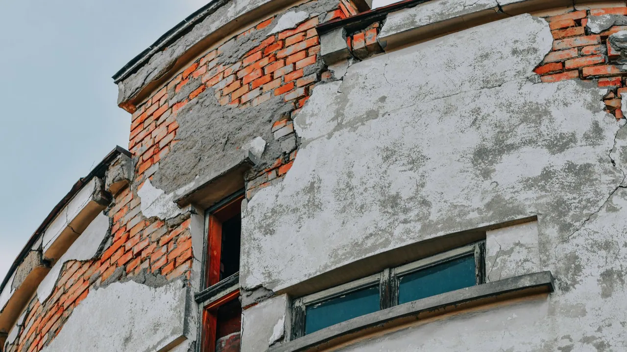 Kolombiya'da Meydana Gelen 7.4 Büyüklüğündeki Deprem Tarihi Yapıları ve Altyapıyı Vurdu