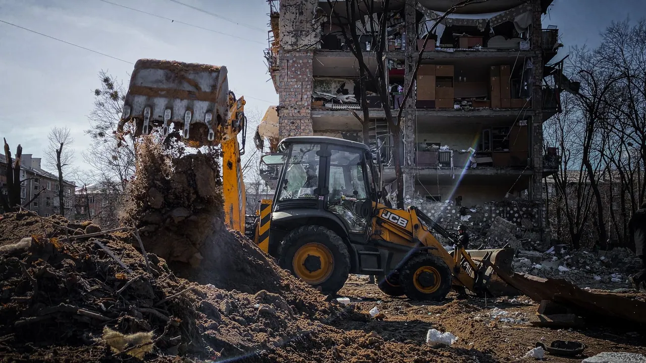 Fatih'te Kentsel Dönüşüm Yıkımında Bina Çöktü: İki İşçi Yaralı