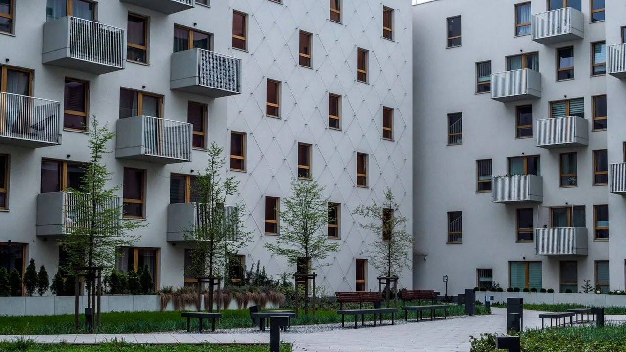 Londra'da Kırmızı Tuğlalı Rowan Court Sosyal Konut Projesi Tamamlandı