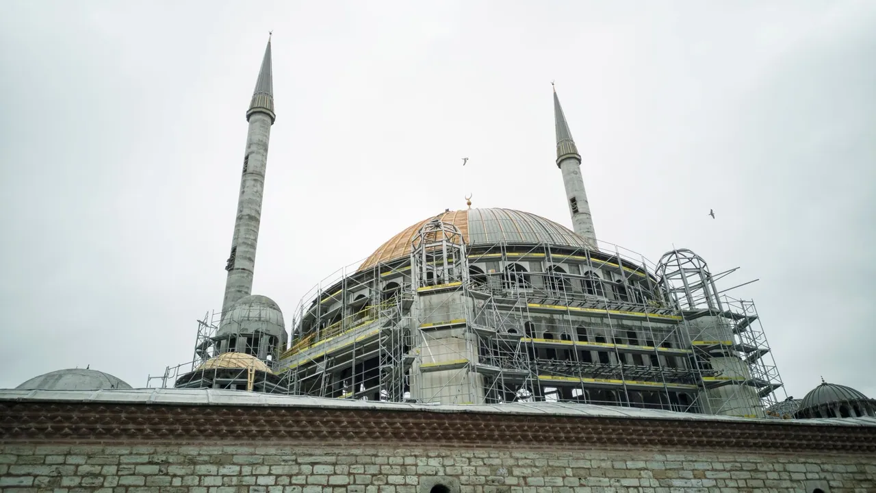Sivas'ta eğitim, restorasyon ve kentsel dönüşüm yatırımları yerinde incelendi