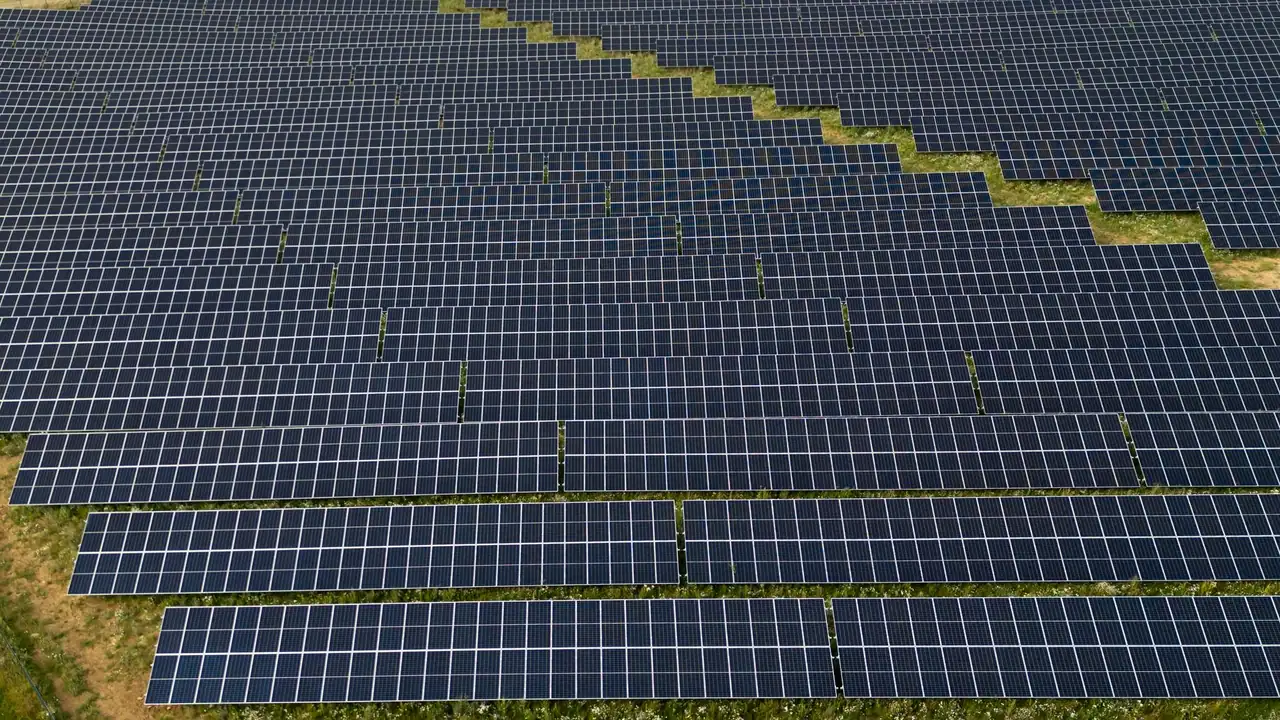 Küresel Elektrik Üretiminde Güneş Enerjisi Nükleeri Geride Bıraktı