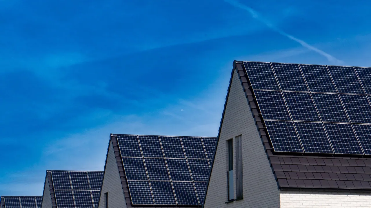 İzmir'de çatı güneş enerjisi sistemleri için süreçler standartlaşıyor