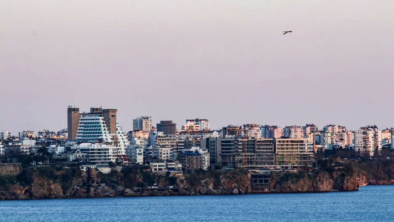 Kentsel Dönüşüm ve Konut Finansmanında Disiplinlerarası Güven ve Garantörlük Yaklaşımı