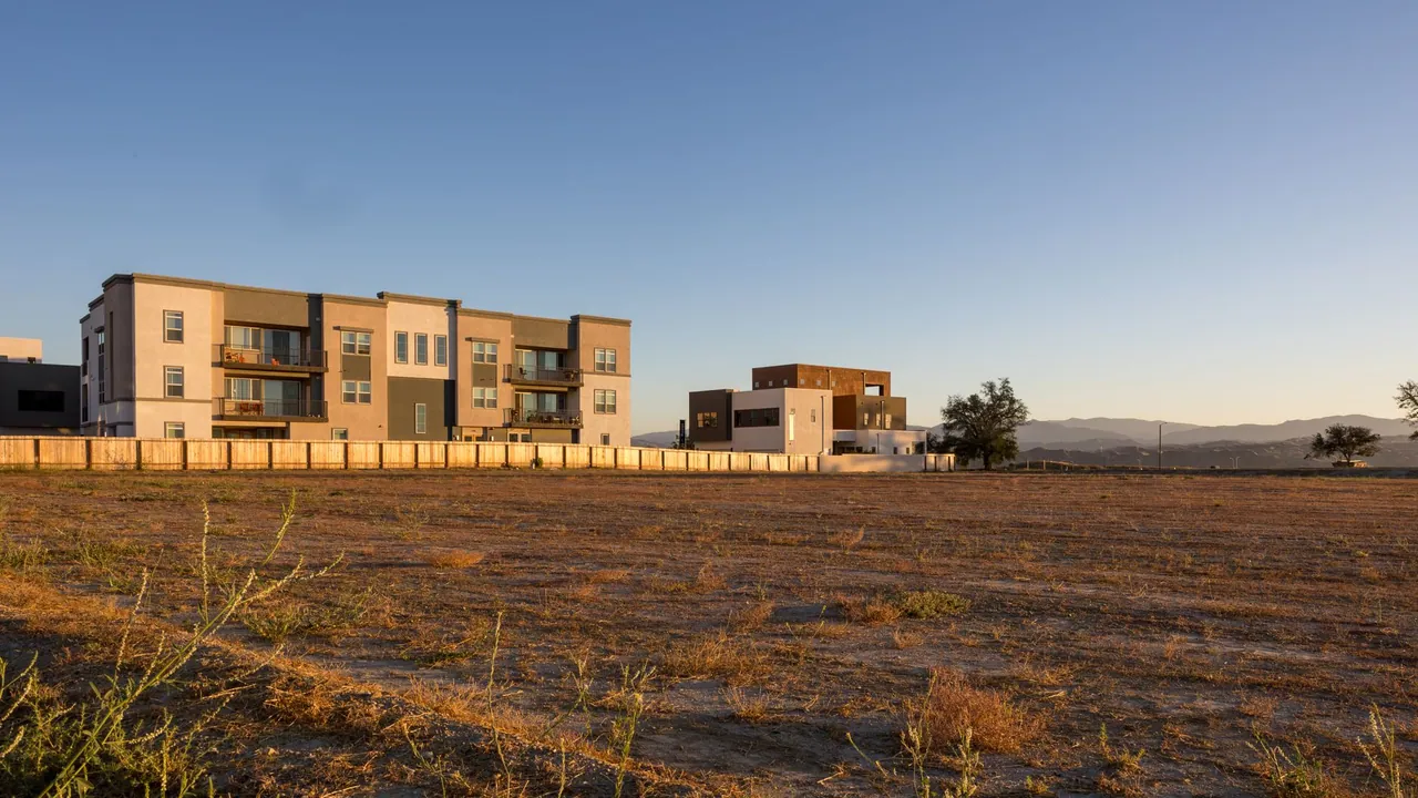 İzmir Vakıflar Bölge Müdürlüğü Bergama ve Tire İçin Kat Karşılığı İhale Başlattı
