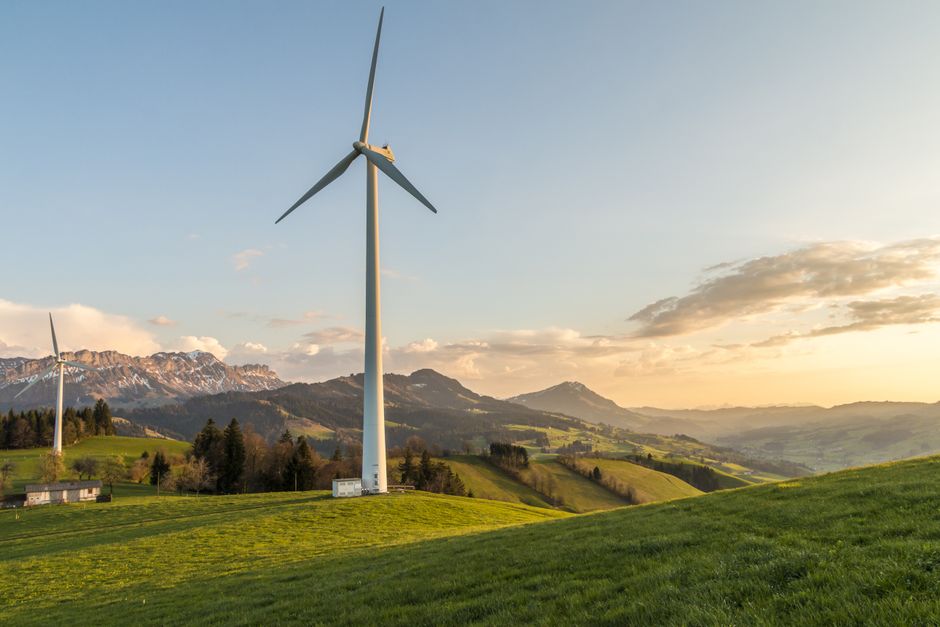 TÜRKİYE ENERJİDE ÇAĞ ATLADI: 125 BİN MEGAVAT EŞİĞİ YIKILDI, YENİLENEBİLİR ENERJİDE TARİHİ REKOR!